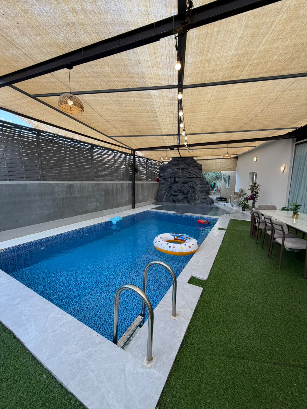 بيت العائلة Family home